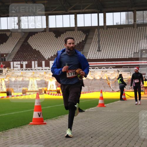 08.12.2024 - St. Pauli X-Mass-Run No. 14 Yannick Fuchs http://msf.ph/oto/7473585 08.12.2024 09:54:06 Ziel 216, 1718, 1850 meine-sportfotos.de