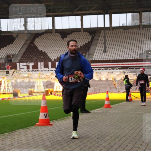 08.12.2024 - St. Pauli X-Mass-Run No. 14 Yannick Fuchs http://msf.ph/oto/7473588 08.12.2024 09:54:06 Ziel 216, 1718, 1850 meine-sportfotos.de