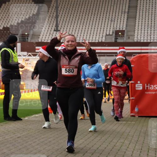08.12.2024 - St. Pauli X-Mass-Run No. 14 Yannick Fuchs http://msf.ph/oto/7473593 08.12.2024 10:07:59 Ziel 9, 11, 83, 309, 328, 580, 1048, 1058, 1297, 1390, 1867, 2350, 2501, 2587, 2716, 2945, 2968, 2969, 3010, 3012 meine-sportfotos.de