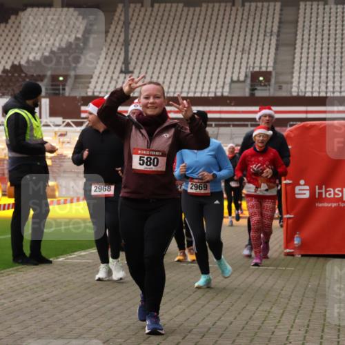 08.12.2024 - St. Pauli X-Mass-Run No. 14 Yannick Fuchs http://msf.ph/oto/7473596 08.12.2024 10:08:00 Ziel 9, 11, 83, 309, 328, 580, 1048, 1058, 1297, 1390, 2350, 2501, 2587, 2716, 2945, 2968, 2969, 3010, 3012 meine-sportfotos.de
