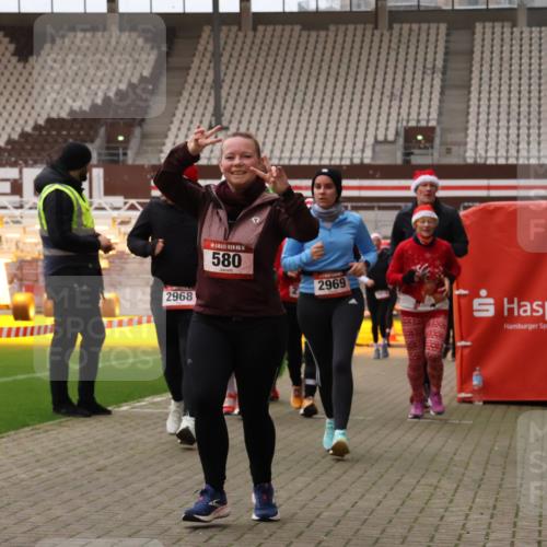 08.12.2024 - St. Pauli X-Mass-Run No. 14 Yannick Fuchs http://msf.ph/oto/7473602 08.12.2024 10:08:00 Ziel 9, 11, 83, 309, 328, 580, 1048, 1058, 1297, 1390, 2350, 2501, 2587, 2716, 2945, 2968, 2969, 3010, 3012 meine-sportfotos.de