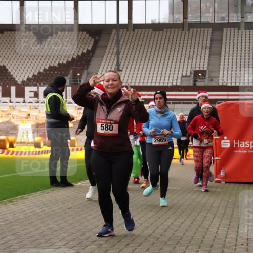 08.12.2024 - St. Pauli X-Mass-Run No. 14 Yannick Fuchs http://msf.ph/oto/7473612 08.12.2024 10:08:00 Ziel 9, 11, 83, 309, 328, 580, 1048, 1058, 1297, 1390, 2350, 2501, 2587, 2716, 2945, 2968, 2969, 3010, 3012 meine-sportfotos.de