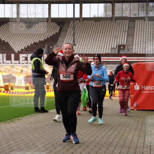 08.12.2024 - St. Pauli X-Mass-Run No. 14 Yannick Fuchs http://msf.ph/oto/7473614 08.12.2024 10:08:00 Ziel 9, 11, 83, 309, 328, 580, 1048, 1058, 1297, 1390, 2350, 2501, 2587, 2716, 2945, 2968, 2969, 3010, 3012 meine-sportfotos.de