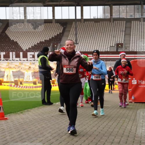 08.12.2024 - St. Pauli X-Mass-Run No. 14 Yannick Fuchs http://msf.ph/oto/7473617 08.12.2024 10:08:00 Ziel 9, 11, 83, 309, 328, 580, 1048, 1058, 1297, 1390, 2350, 2501, 2587, 2716, 2945, 2968, 2969, 3010, 3012 meine-sportfotos.de