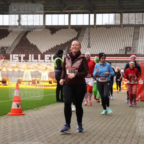 08.12.2024 - St. Pauli X-Mass-Run No. 14 Yannick Fuchs http://msf.ph/oto/7473632 08.12.2024 10:08:00 Ziel 9, 11, 83, 309, 328, 580, 1048, 1058, 1297, 1390, 2350, 2501, 2587, 2716, 2945, 2968, 2969, 3010, 3012 meine-sportfotos.de