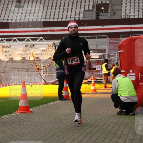 08.12.2024 - St. Pauli X-Mass-Run No. 14 Yannick Fuchs http://msf.ph/oto/7473637 08.12.2024 09:54:10 Ziel 216, 1718, 1850 meine-sportfotos.de