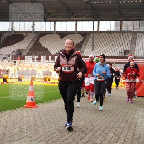 08.12.2024 - St. Pauli X-Mass-Run No. 14 Yannick Fuchs http://msf.ph/oto/7473642 08.12.2024 10:08:01 Ziel 11, 83, 309, 328, 580, 1048, 1058, 1297, 1390, 2350, 2501, 2587, 2716, 2945, 2964, 2968, 2969, 3010, 3012 meine-sportfotos.de