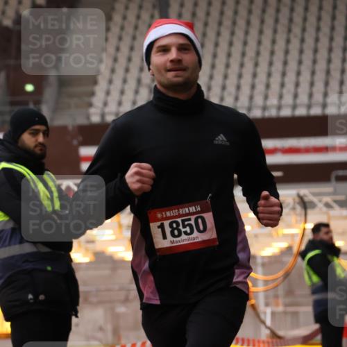 08.12.2024 - St. Pauli X-Mass-Run No. 14 Yannick Fuchs http://msf.ph/oto/7473643 08.12.2024 09:54:11 Ziel 216, 1718, 1850 meine-sportfotos.de