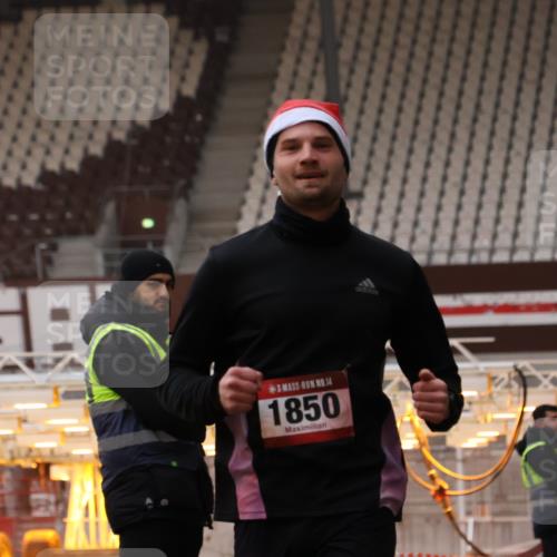 08.12.2024 - St. Pauli X-Mass-Run No. 14 Yannick Fuchs http://msf.ph/oto/7473648 08.12.2024 09:54:11 Ziel 216, 1718, 1850 meine-sportfotos.de