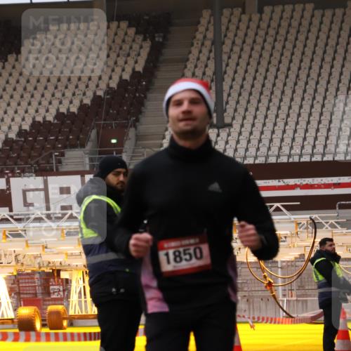 08.12.2024 - St. Pauli X-Mass-Run No. 14 Yannick Fuchs http://msf.ph/oto/7473651 08.12.2024 09:54:11 Ziel 216, 1718, 1850 meine-sportfotos.de