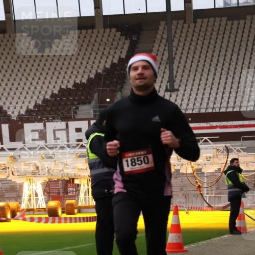 08.12.2024 - St. Pauli X-Mass-Run No. 14 Yannick Fuchs http://msf.ph/oto/7473652 08.12.2024 09:54:12 Ziel 1718, 1850 meine-sportfotos.de