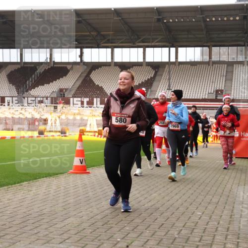 08.12.2024 - St. Pauli X-Mass-Run No. 14 Yannick Fuchs http://msf.ph/oto/7473654 08.12.2024 10:08:01 Ziel 11, 83, 309, 328, 580, 1048, 1058, 1297, 1390, 2350, 2501, 2587, 2716, 2945, 2964, 2968, 2969, 3010, 3012 meine-sportfotos.de