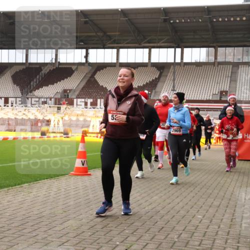 08.12.2024 - St. Pauli X-Mass-Run No. 14 Yannick Fuchs http://msf.ph/oto/7473657 08.12.2024 10:08:01 Ziel 11, 83, 309, 328, 580, 1048, 1058, 1297, 1390, 2350, 2501, 2587, 2716, 2945, 2964, 2968, 2969, 3010, 3012 meine-sportfotos.de