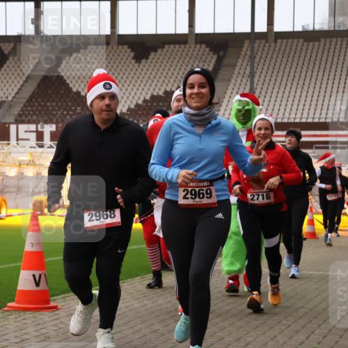 08.12.2024 - St. Pauli X-Mass-Run No. 14 Yannick Fuchs http://msf.ph/oto/7473668 08.12.2024 10:08:02 Ziel 83, 309, 328, 580, 690, 1048, 1058, 1297, 1390, 2350, 2501, 2587, 2716, 2945, 2964, 2968, 2969, 3010, 3012 meine-sportfotos.de