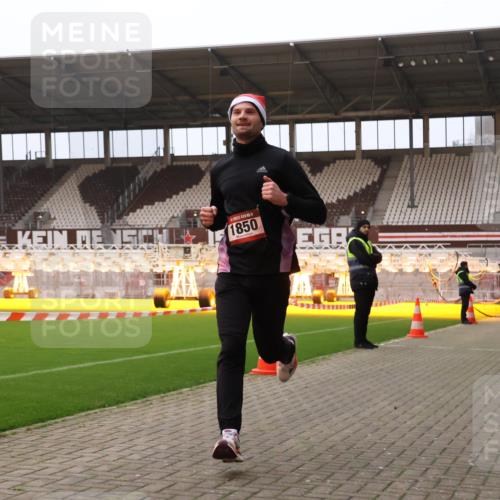 08.12.2024 - St. Pauli X-Mass-Run No. 14 Yannick Fuchs http://msf.ph/oto/7473672 08.12.2024 09:54:12 Ziel 1718, 1850 meine-sportfotos.de