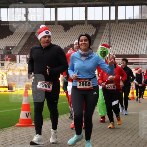 08.12.2024 - St. Pauli X-Mass-Run No. 14 Yannick Fuchs http://msf.ph/oto/7473673 08.12.2024 10:08:02 Ziel 83, 309, 328, 580, 690, 1048, 1058, 1297, 1390, 2350, 2501, 2587, 2716, 2945, 2964, 2968, 2969, 3010, 3012 meine-sportfotos.de