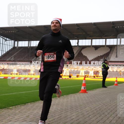 08.12.2024 - St. Pauli X-Mass-Run No. 14 Yannick Fuchs http://msf.ph/oto/7473682 08.12.2024 09:54:13 Ziel 1718, 1850 meine-sportfotos.de