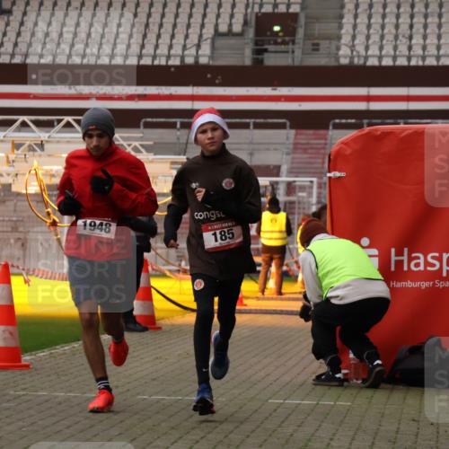 08.12.2024 - St. Pauli X-Mass-Run No. 14 Yannick Fuchs http://msf.ph/oto/7473688 08.12.2024 09:54:33 Ziel 185, 1863, 1948, 2588 meine-sportfotos.de