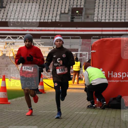 08.12.2024 - St. Pauli X-Mass-Run No. 14 Yannick Fuchs http://msf.ph/oto/7473691 08.12.2024 09:54:33 Ziel 185, 1863, 1948, 2588 meine-sportfotos.de