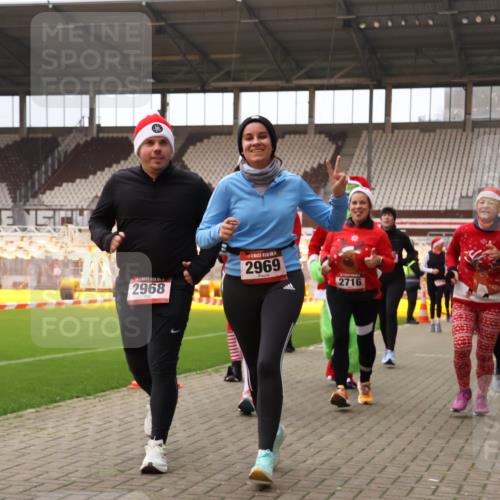 08.12.2024 - St. Pauli X-Mass-Run No. 14 Yannick Fuchs http://msf.ph/oto/7473692 08.12.2024 10:08:03 Ziel 83, 309, 328, 580, 690, 1048, 1058, 1297, 1390, 2587, 2716, 2945, 2961, 2964, 2968, 2969, 3010, 3012 meine-sportfotos.de