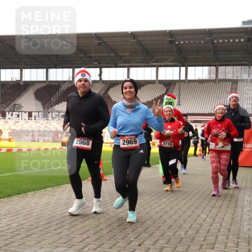 08.12.2024 - St. Pauli X-Mass-Run No. 14 Yannick Fuchs http://msf.ph/oto/7473700 08.12.2024 10:08:03 Ziel 83, 309, 328, 580, 690, 1048, 1058, 1297, 1390, 2587, 2716, 2945, 2961, 2964, 2968, 2969, 3010, 3012 meine-sportfotos.de