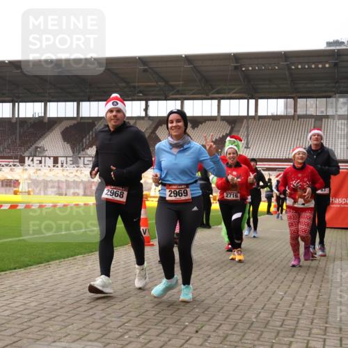 08.12.2024 - St. Pauli X-Mass-Run No. 14 Yannick Fuchs http://msf.ph/oto/7473703 08.12.2024 10:08:03 Ziel 83, 309, 328, 580, 690, 1048, 1058, 1297, 1390, 2587, 2716, 2945, 2961, 2964, 2968, 2969, 3010, 3012 meine-sportfotos.de