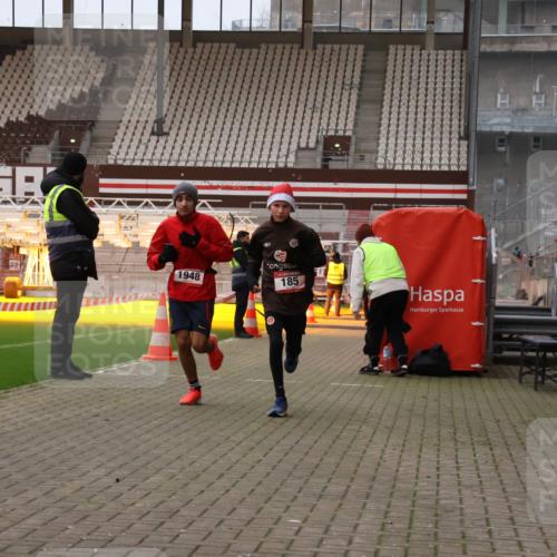 08.12.2024 - St. Pauli X-Mass-Run No. 14 Yannick Fuchs http://msf.ph/oto/7473707 08.12.2024 09:54:33 Ziel 185, 1863, 1948, 2588 meine-sportfotos.de