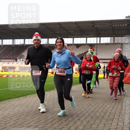 08.12.2024 - St. Pauli X-Mass-Run No. 14 Yannick Fuchs http://msf.ph/oto/7473708 08.12.2024 10:08:03 Ziel 83, 309, 328, 580, 690, 1048, 1058, 1297, 1390, 2587, 2716, 2945, 2961, 2964, 2968, 2969, 3010, 3012 meine-sportfotos.de