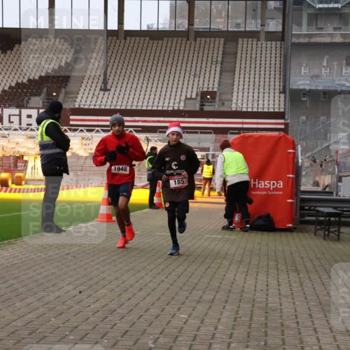 08.12.2024 - St. Pauli X-Mass-Run No. 14 Yannick Fuchs http://msf.ph/oto/7473710 08.12.2024 09:54:34 Ziel 185, 1863, 1948, 2588, 2891 meine-sportfotos.de