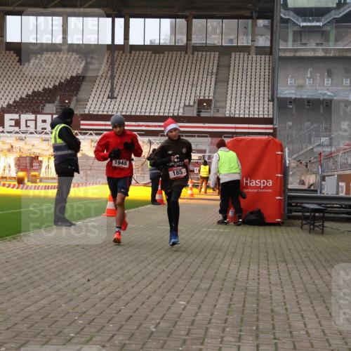08.12.2024 - St. Pauli X-Mass-Run No. 14 Yannick Fuchs http://msf.ph/oto/7473716 08.12.2024 09:54:34 Ziel 185, 1863, 1948, 2588, 2891 meine-sportfotos.de