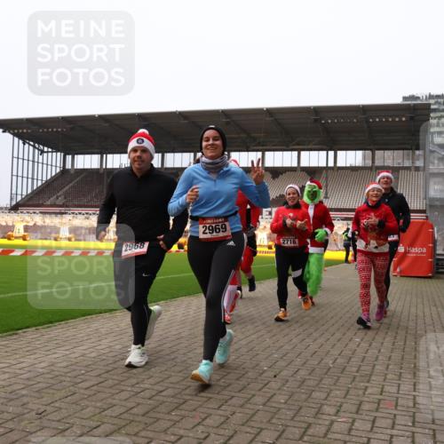 08.12.2024 - St. Pauli X-Mass-Run No. 14 Yannick Fuchs http://msf.ph/oto/7473718 08.12.2024 10:08:03 Ziel 83, 309, 328, 580, 690, 1048, 1058, 1297, 1390, 2587, 2716, 2945, 2961, 2964, 2968, 2969, 3010, 3012 meine-sportfotos.de
