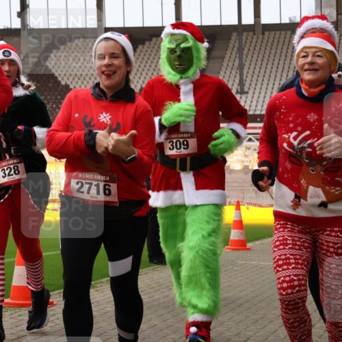08.12.2024 - St. Pauli X-Mass-Run No. 14 Yannick Fuchs http://msf.ph/oto/7473724 08.12.2024 10:08:04 Ziel 83, 309, 328, 580, 690, 1048, 1058, 1297, 1390, 2587, 2716, 2945, 2961, 2964, 2968, 2969, 3010, 3012 meine-sportfotos.de
