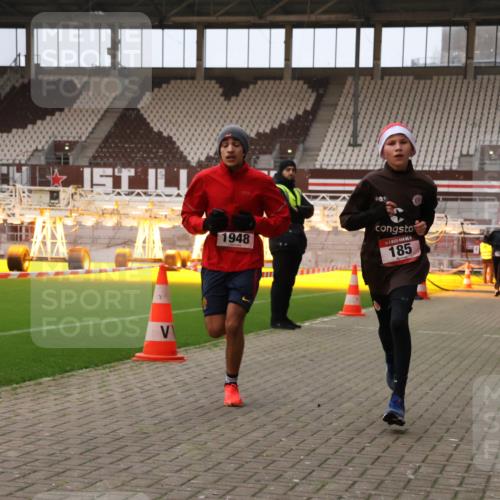 08.12.2024 - St. Pauli X-Mass-Run No. 14 Yannick Fuchs http://msf.ph/oto/7473732 08.12.2024 09:54:35 Ziel 185, 1863, 1948, 2588, 2891 meine-sportfotos.de