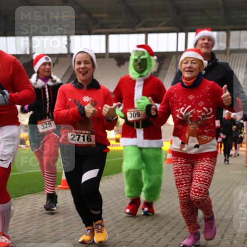 08.12.2024 - St. Pauli X-Mass-Run No. 14 Yannick Fuchs http://msf.ph/oto/7473736 08.12.2024 10:08:04 Ziel 83, 309, 328, 580, 690, 1048, 1058, 1297, 1390, 2587, 2716, 2945, 2961, 2964, 2968, 2969, 3010, 3012 meine-sportfotos.de