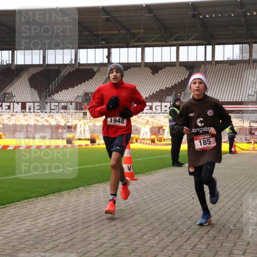 08.12.2024 - St. Pauli X-Mass-Run No. 14 Yannick Fuchs http://msf.ph/oto/7473738 08.12.2024 09:54:36 Ziel 185, 1863, 1948, 2588, 2891 meine-sportfotos.de