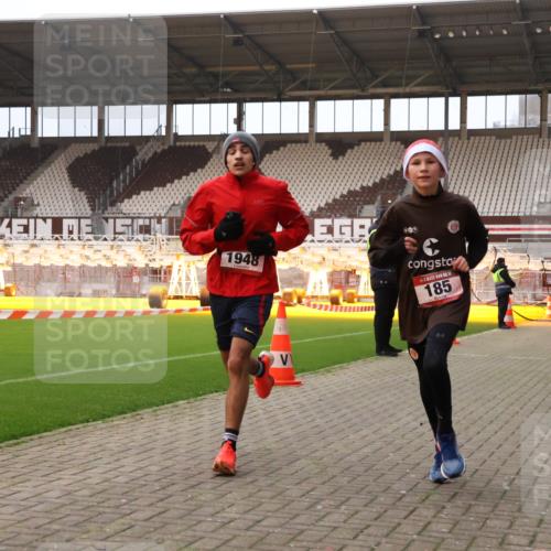 08.12.2024 - St. Pauli X-Mass-Run No. 14 Yannick Fuchs http://msf.ph/oto/7473741 08.12.2024 09:54:36 Ziel 185, 1863, 1948, 2588, 2891 meine-sportfotos.de