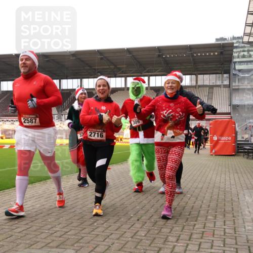 08.12.2024 - St. Pauli X-Mass-Run No. 14 Yannick Fuchs http://msf.ph/oto/7473746 08.12.2024 10:08:05 Ziel 83, 309, 328, 580, 690, 1048, 1058, 1390, 2587, 2716, 2945, 2961, 2964, 2968, 2969, 3010, 3012 meine-sportfotos.de