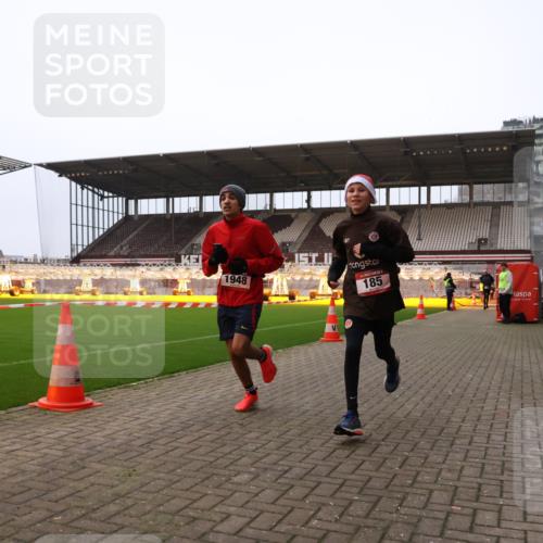 08.12.2024 - St. Pauli X-Mass-Run No. 14 Yannick Fuchs http://msf.ph/oto/7473747 08.12.2024 09:54:36 Ziel 185, 1863, 1948, 2588, 2891 meine-sportfotos.de