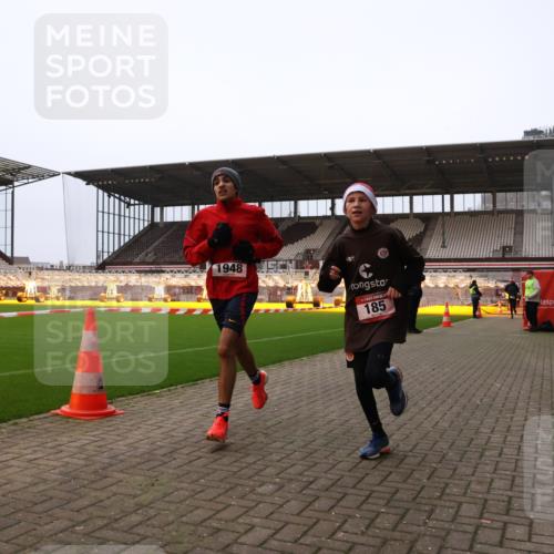 08.12.2024 - St. Pauli X-Mass-Run No. 14 Yannick Fuchs http://msf.ph/oto/7473755 08.12.2024 09:54:36 Ziel 185, 1863, 1948, 2588, 2891 meine-sportfotos.de