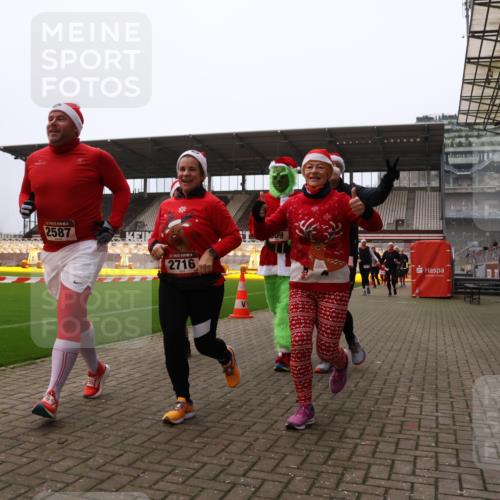 08.12.2024 - St. Pauli X-Mass-Run No. 14 Yannick Fuchs http://msf.ph/oto/7473760 08.12.2024 10:08:05 Ziel 83, 309, 328, 580, 690, 1048, 1058, 1390, 2587, 2716, 2945, 2961, 2964, 2968, 2969, 3010, 3012 meine-sportfotos.de