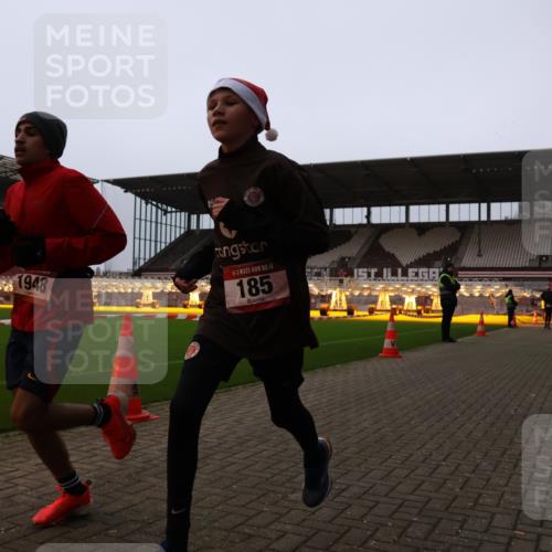 08.12.2024 - St. Pauli X-Mass-Run No. 14 Yannick Fuchs http://msf.ph/oto/7473762 08.12.2024 09:54:37 Ziel 185, 1863, 1948, 2588, 2891 meine-sportfotos.de