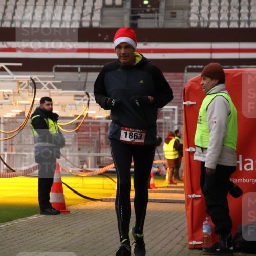 08.12.2024 - St. Pauli X-Mass-Run No. 14 Yannick Fuchs http://msf.ph/oto/7473768 08.12.2024 09:54:40 Ziel 185, 1863, 1948, 2588, 2891 meine-sportfotos.de