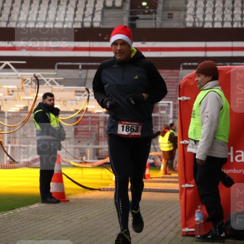 08.12.2024 - St. Pauli X-Mass-Run No. 14 Yannick Fuchs http://msf.ph/oto/7473770 08.12.2024 09:54:41 Ziel 185, 1863, 1948, 2588, 2891 meine-sportfotos.de