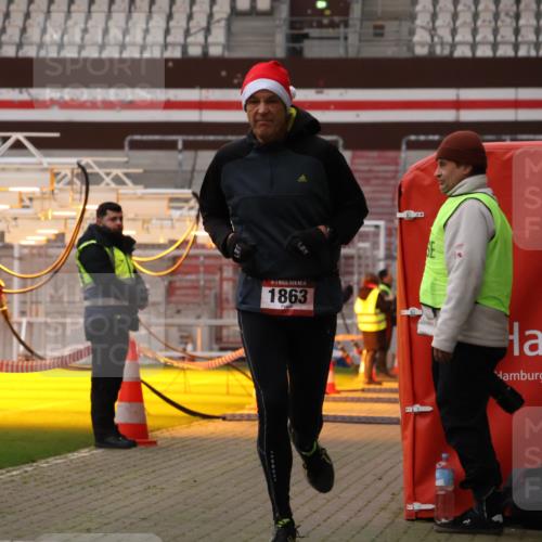 08.12.2024 - St. Pauli X-Mass-Run No. 14 Yannick Fuchs http://msf.ph/oto/7473772 08.12.2024 09:54:41 Ziel 185, 1863, 1948, 2588, 2891 meine-sportfotos.de
