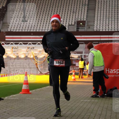 08.12.2024 - St. Pauli X-Mass-Run No. 14 Yannick Fuchs http://msf.ph/oto/7473779 08.12.2024 09:54:42 Ziel 185, 1863, 1948, 2588, 2891 meine-sportfotos.de