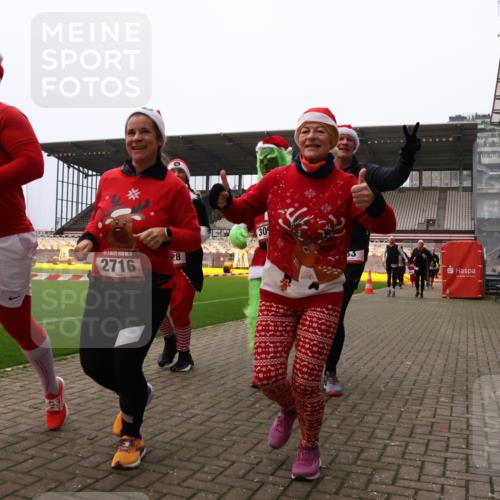 08.12.2024 - St. Pauli X-Mass-Run No. 14 Yannick Fuchs http://msf.ph/oto/7473780 08.12.2024 10:08:05 Ziel 83, 309, 328, 580, 690, 1048, 1058, 1390, 2587, 2716, 2945, 2961, 2964, 2968, 2969, 3010, 3012 meine-sportfotos.de