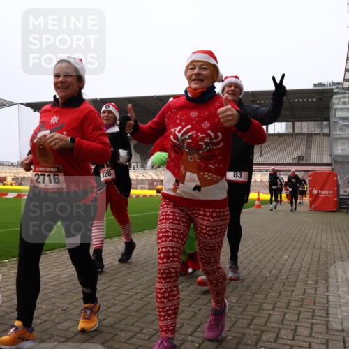 08.12.2024 - St. Pauli X-Mass-Run No. 14 Yannick Fuchs http://msf.ph/oto/7473786 08.12.2024 10:08:05 Ziel 83, 309, 328, 580, 690, 1048, 1058, 1390, 2587, 2716, 2945, 2961, 2964, 2968, 2969, 3010, 3012 meine-sportfotos.de