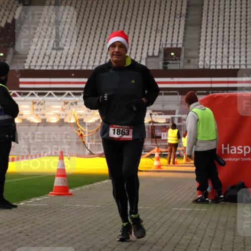 08.12.2024 - St. Pauli X-Mass-Run No. 14 Yannick Fuchs http://msf.ph/oto/7473787 08.12.2024 09:54:42 Ziel 185, 1863, 1948, 2588, 2891 meine-sportfotos.de