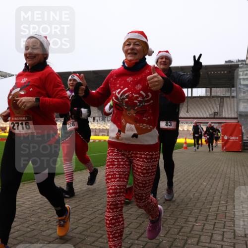 08.12.2024 - St. Pauli X-Mass-Run No. 14 Yannick Fuchs http://msf.ph/oto/7473791 08.12.2024 10:08:05 Ziel 83, 309, 328, 580, 690, 1048, 1058, 1390, 2587, 2716, 2945, 2961, 2964, 2968, 2969, 3010, 3012 meine-sportfotos.de