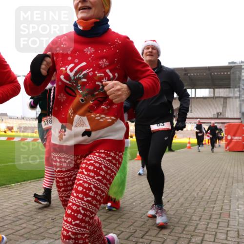 08.12.2024 - St. Pauli X-Mass-Run No. 14 Yannick Fuchs http://msf.ph/oto/7473797 08.12.2024 10:08:06 Ziel 83, 309, 328, 580, 690, 1048, 1058, 1390, 2587, 2716, 2945, 2961, 2964, 2968, 2969, 3010, 3012 meine-sportfotos.de